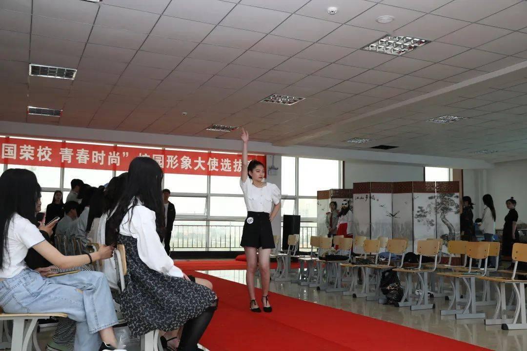 父亲在孩子的童年应该扮演什么角色，该给孩子树立哪些榜样？游戏画面